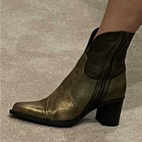 CASTA Twist Combo Heeled Boots in gold & olive, NIB, size 39 (8.5 US) - Picture 13 of 15